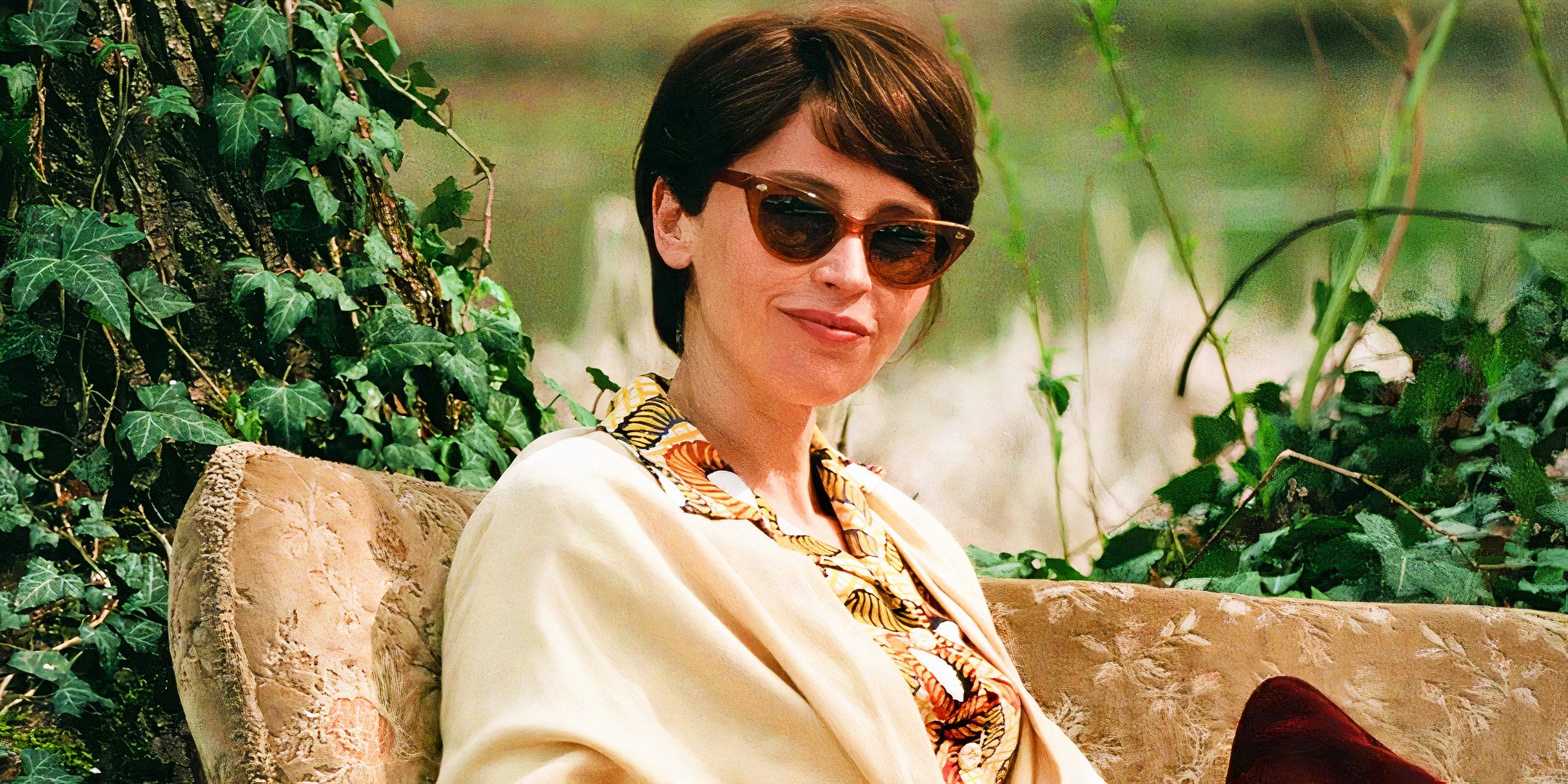 Por qué la esposa de Laszlo está en silla de ruedas en el brutalista