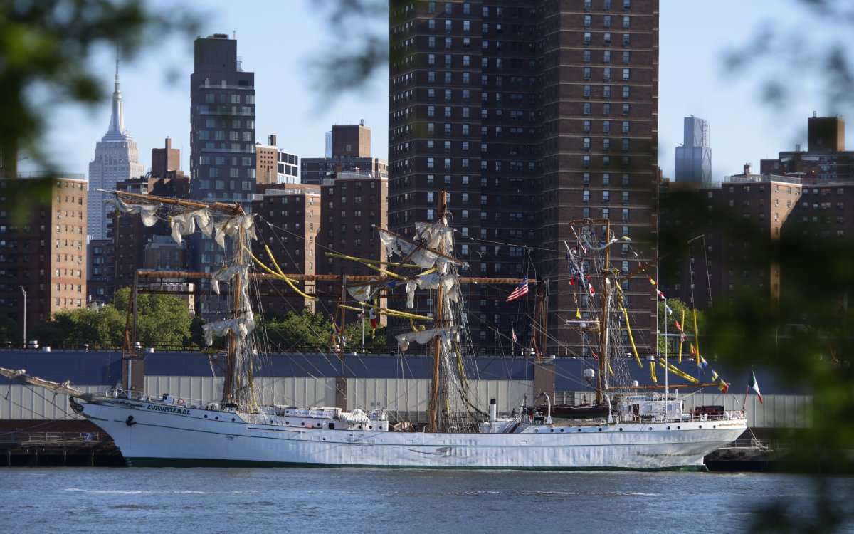 Sheinbaum pide no politizar accidente de buque Cuauhtémoc