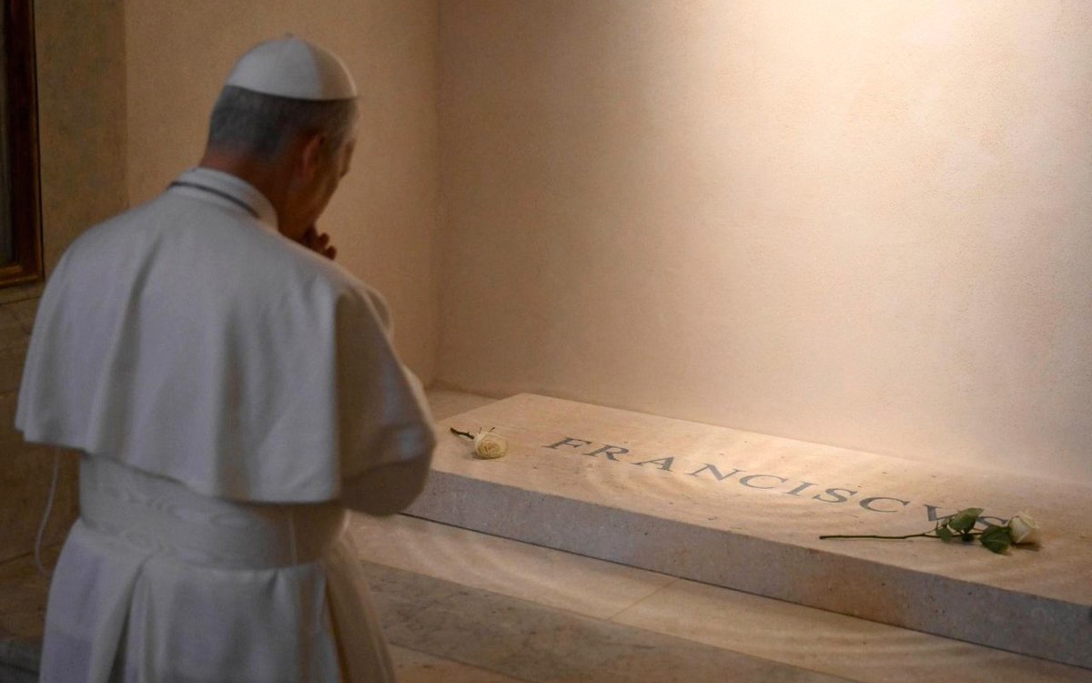 Video | León XIV visita  la tumba de Francisco