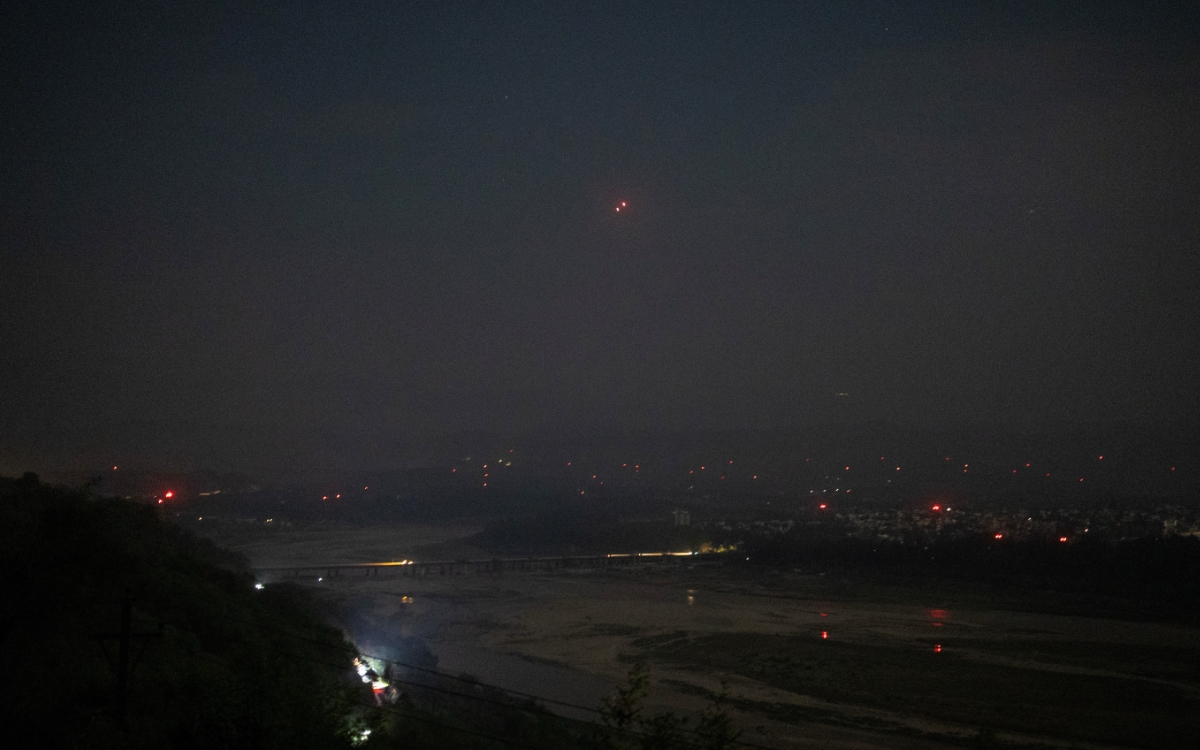 Videos | Pakistán ataca con misiles a India, incluida una base militar, en medio de crecientes tensiones