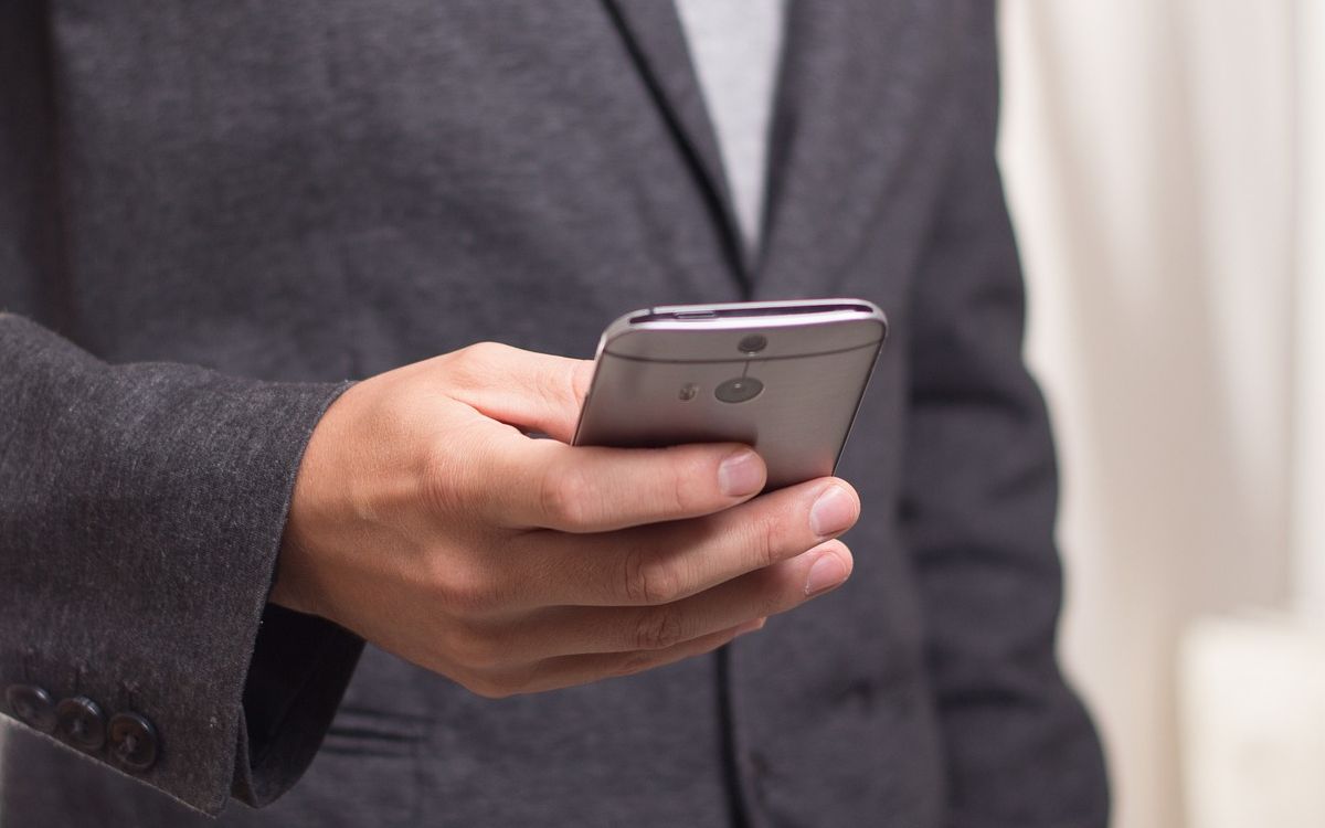 ¿Un mensaje de WhatsApp te promete ganancias rápidas y sin riesgo? Podría ser una estafa, advierte Meta