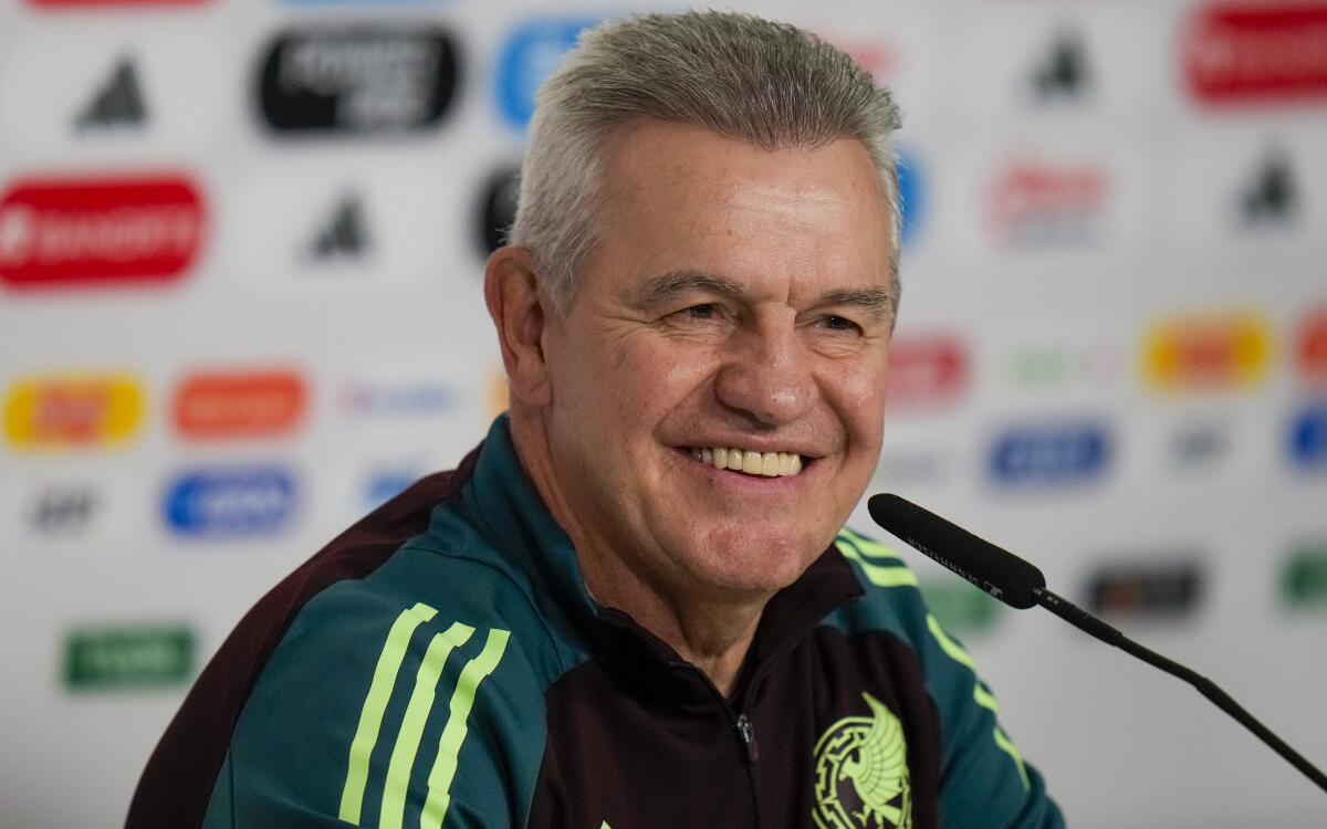 'Vamos por el camino correcto': Javier Aguirre | Video