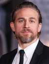 Tiro en la cabeza de Charlie Hunnam