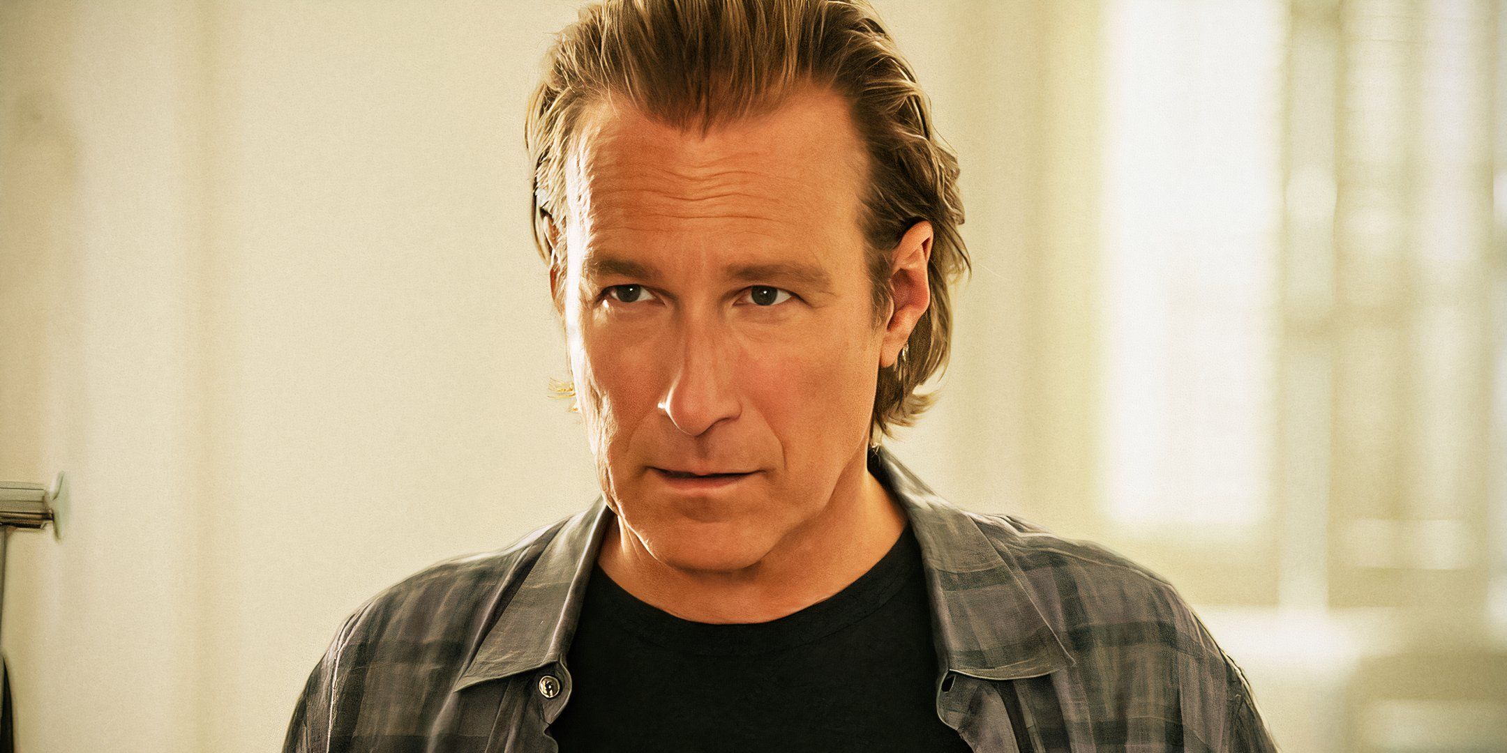 Y al igual que ese showrunner explica por qué Aidan de John Corbett regresa tan rápido en la temporada 3: “Hemos hecho esta demanda imposible de Carrie”