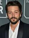 Disparo en la cabeza de Diego Luna en el 24 ° premio anual de Critics 'Choice Awards