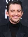 Disparo en la cabeza de Jonathan Bailey en los 29 ° Premios anuales de Critics 'Choice Awards