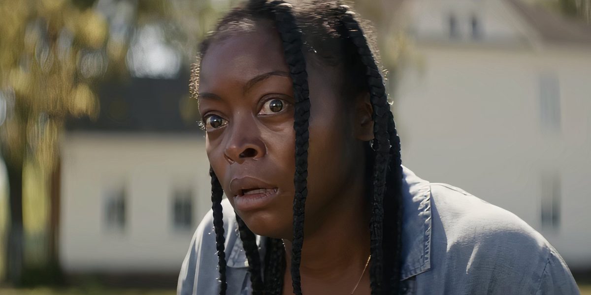 La revisión de la mujer en el patio: una premisa inquietante rápidamente se apaga en un trabajo sombrío que me dejó más drenado que asustado