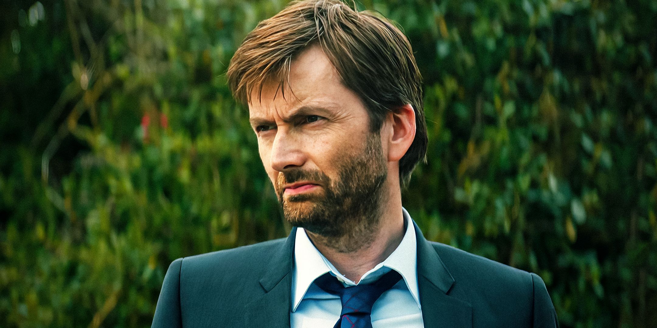 El show de thriller británico de David Tennant con 92% en RT presenta uno de los mejores dúos de detectives de la historia