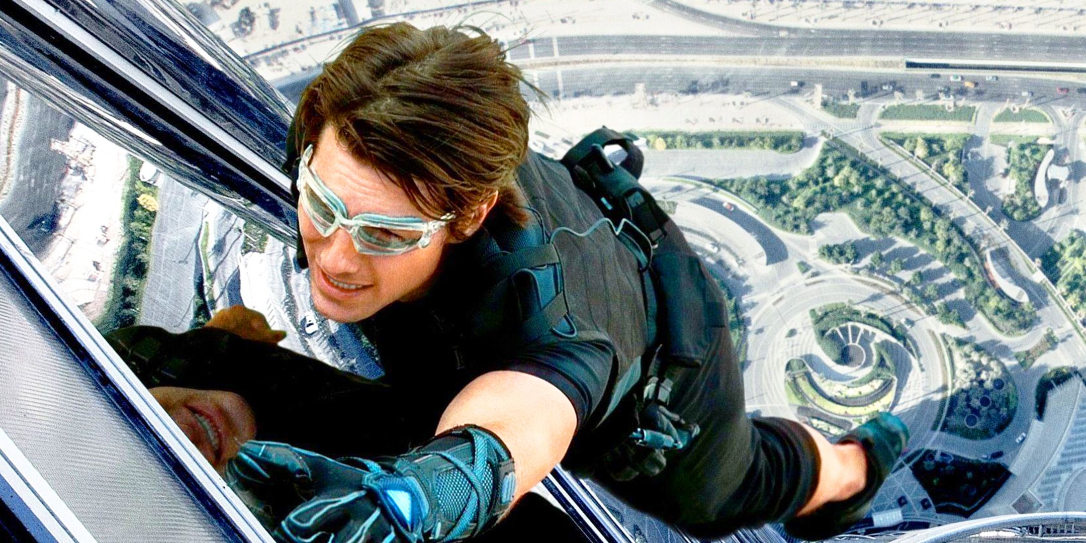 “¿Qué pasa si alguien mira por la ventana”: el truco más que desafía la muerte de Tom Cruise en $ 694 millones mission: Impossible Movie tiene experto en la CIA levantando su ceja para su logística espía