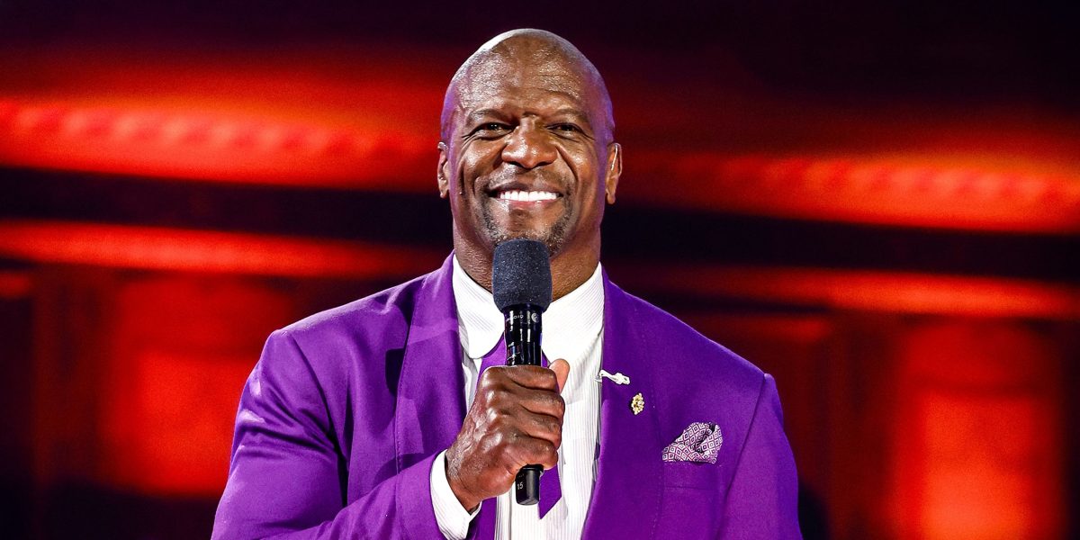 El anfitrión de America's Got Talent, Terry Crews, revela si está reemplazando a Simon Cowell como juez