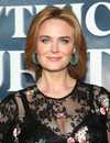 Tiro en la cabeza de Emily Deschanel