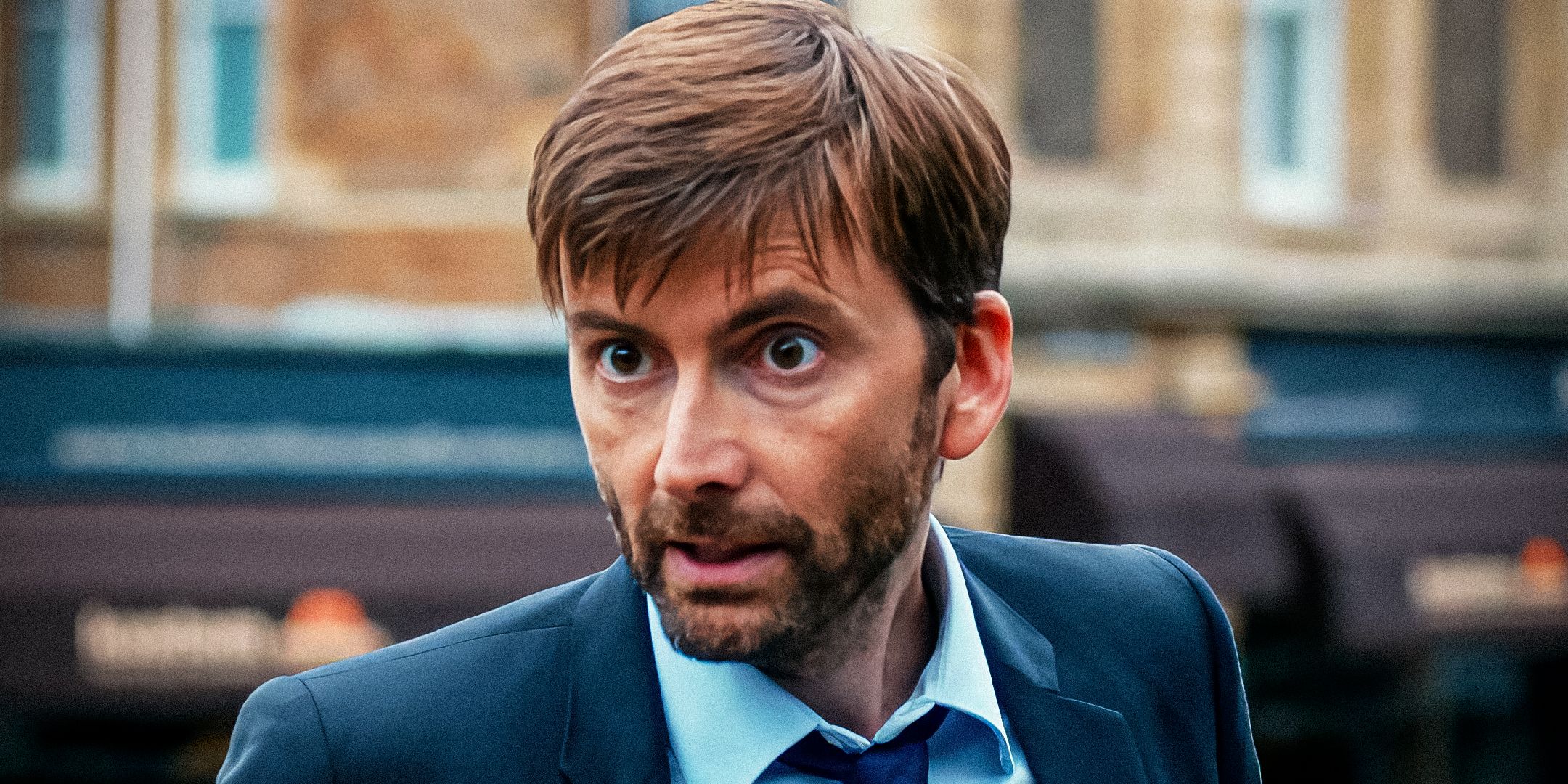 El show de misterio británico de David Tennant con 92% en RT sobresale en una cosa que muchos thrillers ignoran