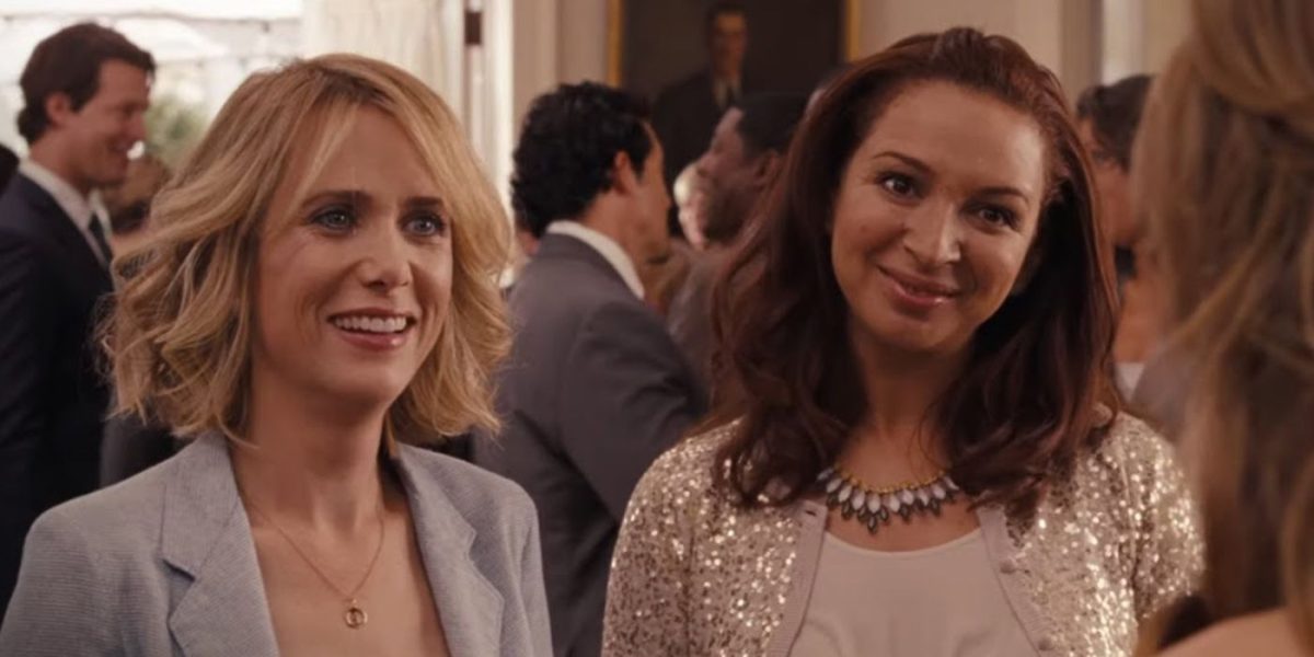 Este 1 de julio, se reúne con la comedia que redefinió los desastres de la boda mientras se transmite en Hulu