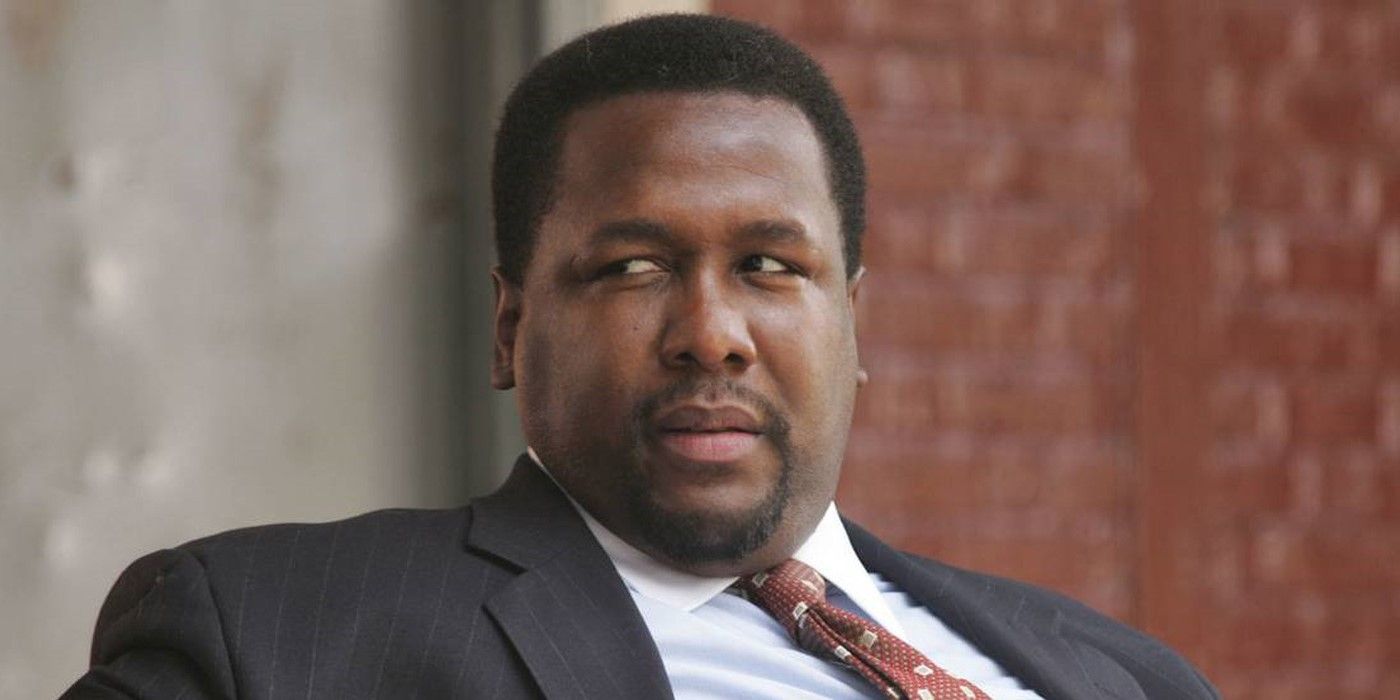 Este drama criminal de los años 2000 con 90% en RT se pasa por alto erróneamente junto a las Sopranos y el cable