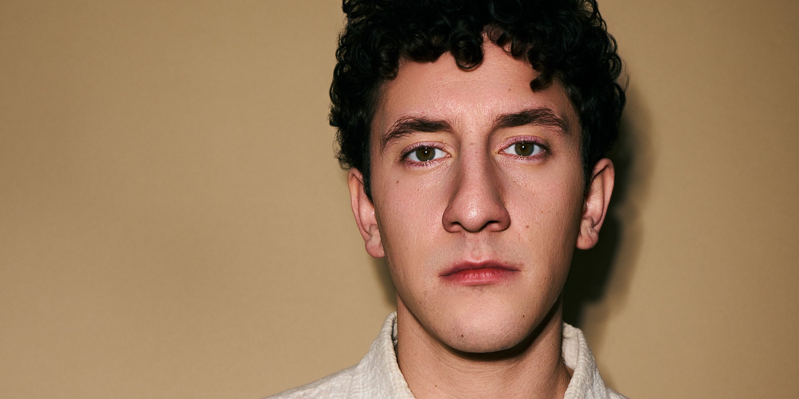 Fin de la temporada 1 de los adultos FX Finale Shocker & Samir y Billie Romance Problemas abordadas por Star Malik Elassal