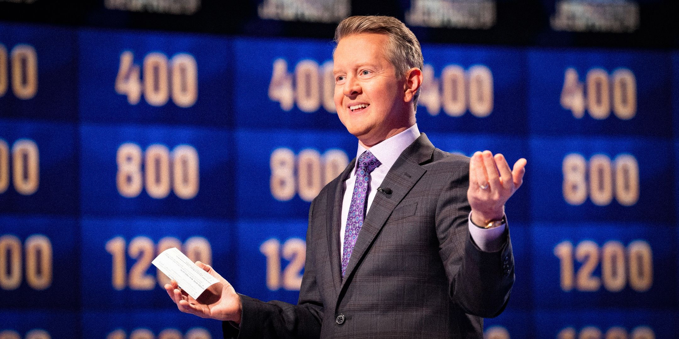 ¡Ken Jennings de Jeopardy! Revela una devolución de llamada divertida a su incómoda “¿Qué es una azada?” Momento