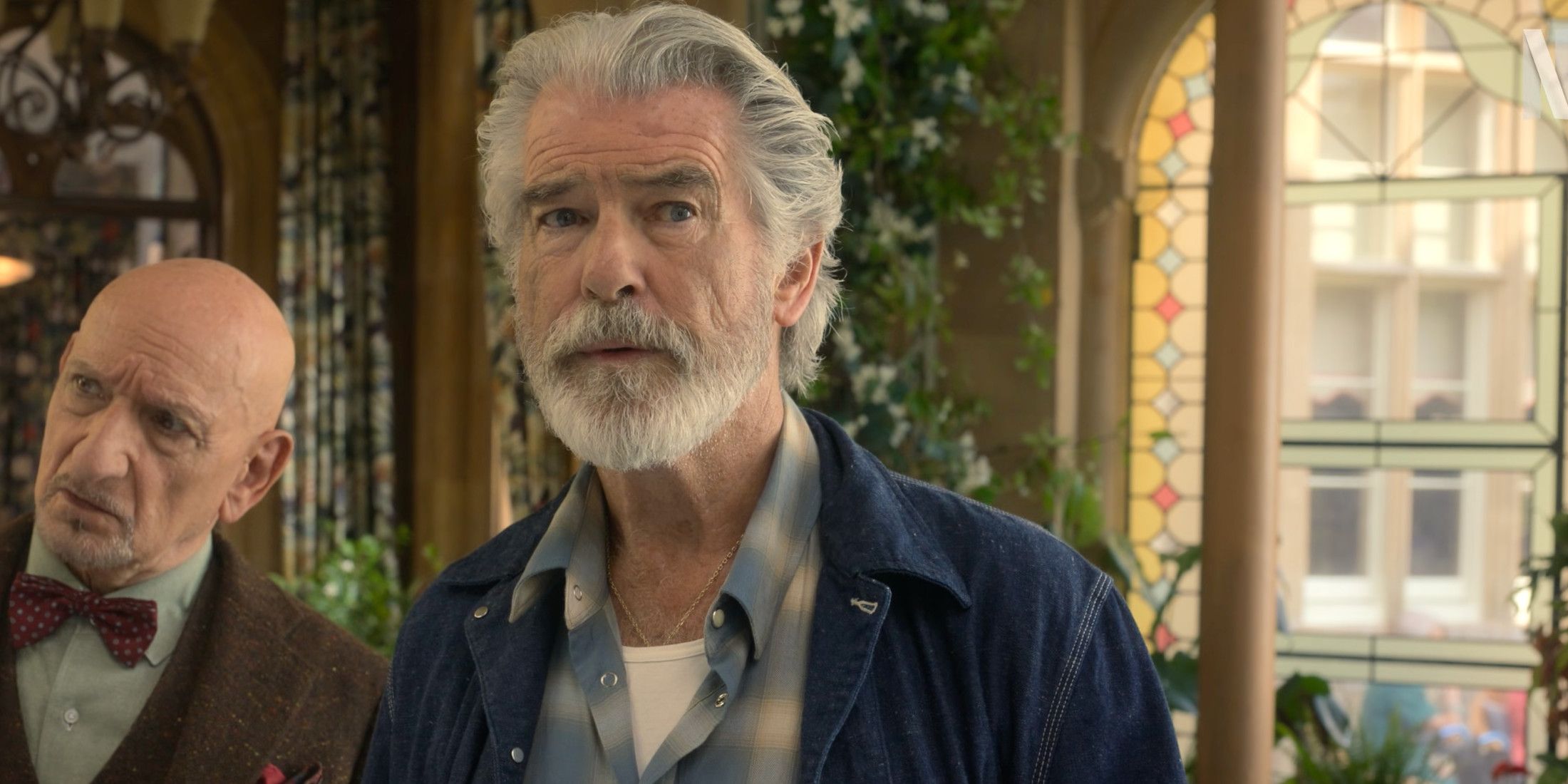 La nueva reunión cinematográfica de Pierce Brosnan con el director con el que trabajó hace 30 años recibe una gran exageración