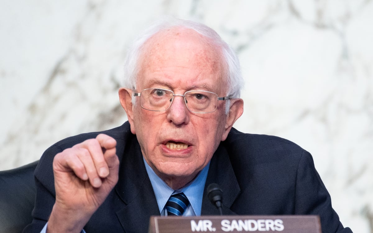 Bernie Sanders presenta una resolución para prohibir a Trump entrar en guerra con Irán
