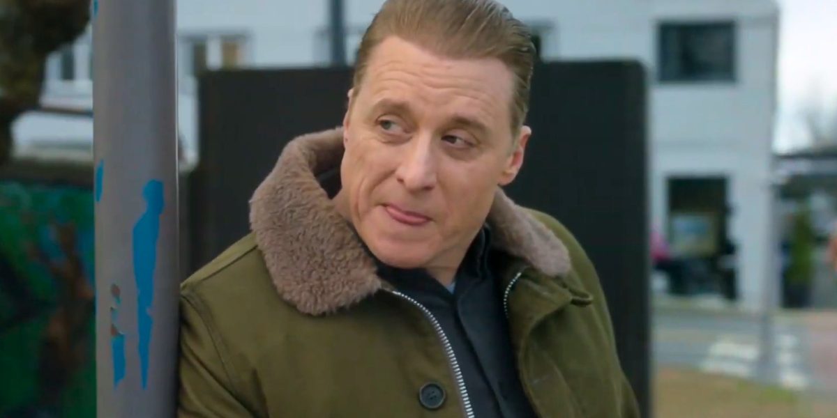 El estreno de la temporada 4 residente alienígena resuelve hilarantemente un gran problema del final de la temporada 3