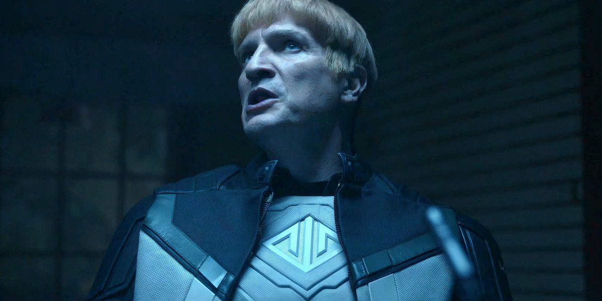 "Es solo un barril de polvo": Nathan Fillion explica el papel sorpresa de Green Lantern en la Peacemaker de DC Temporada 2