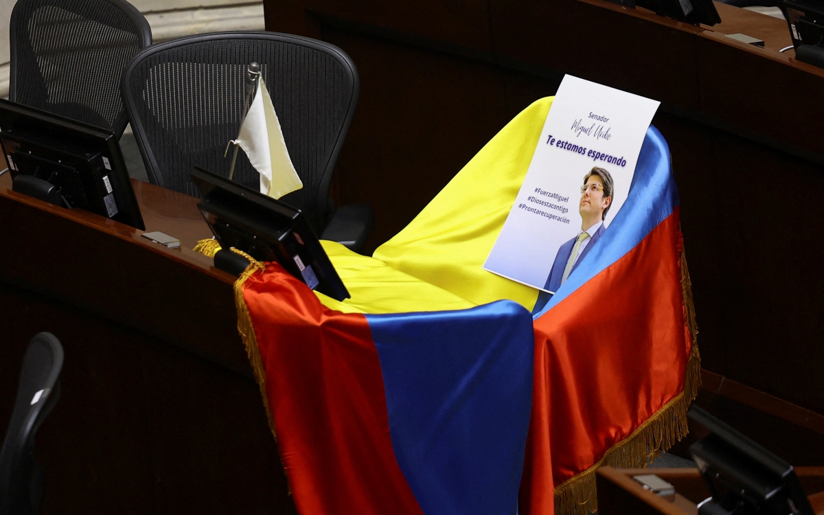 Fiscalía de Colombia investiga si participaron elementos de seguridad en el ataque a Uribe