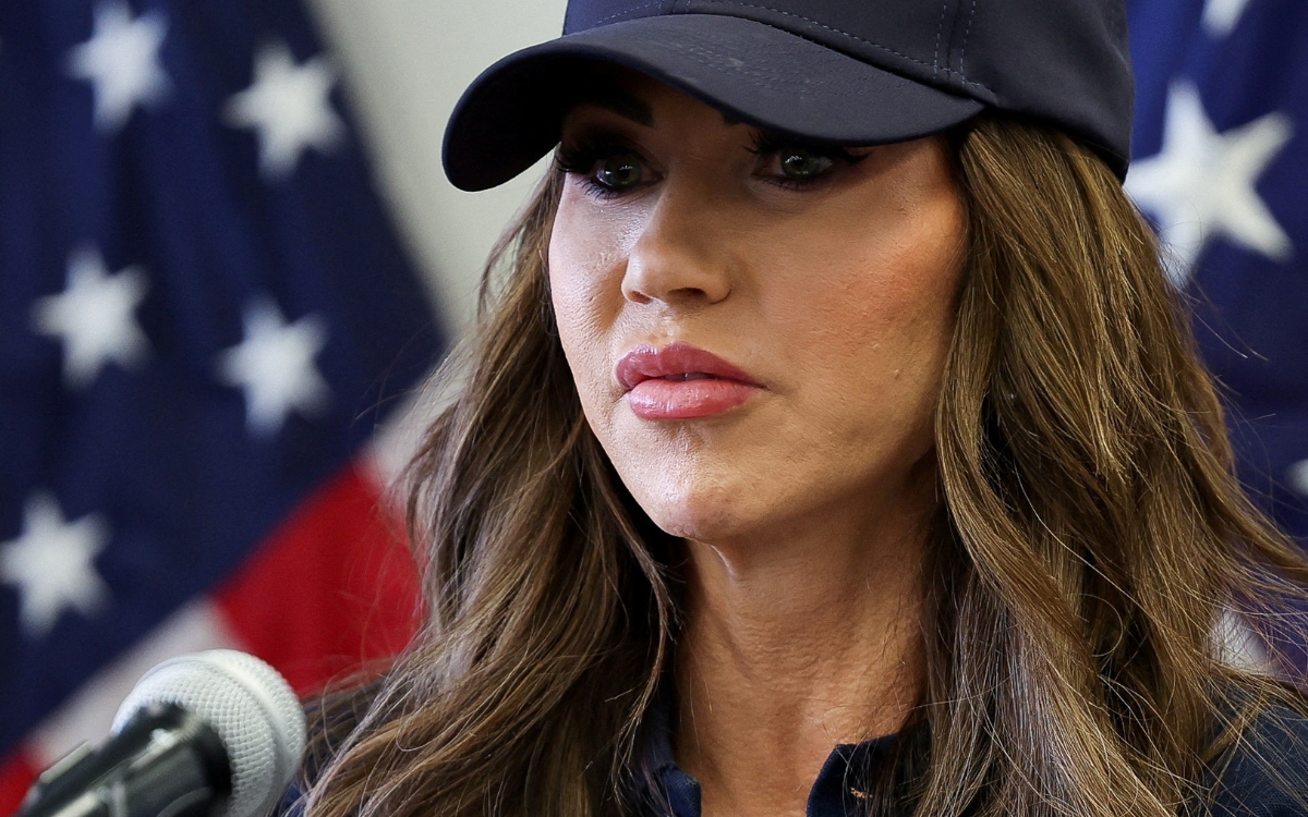 Hospitalizan de emergencia a Kristi Noem, secretaria de Seguridad de EU