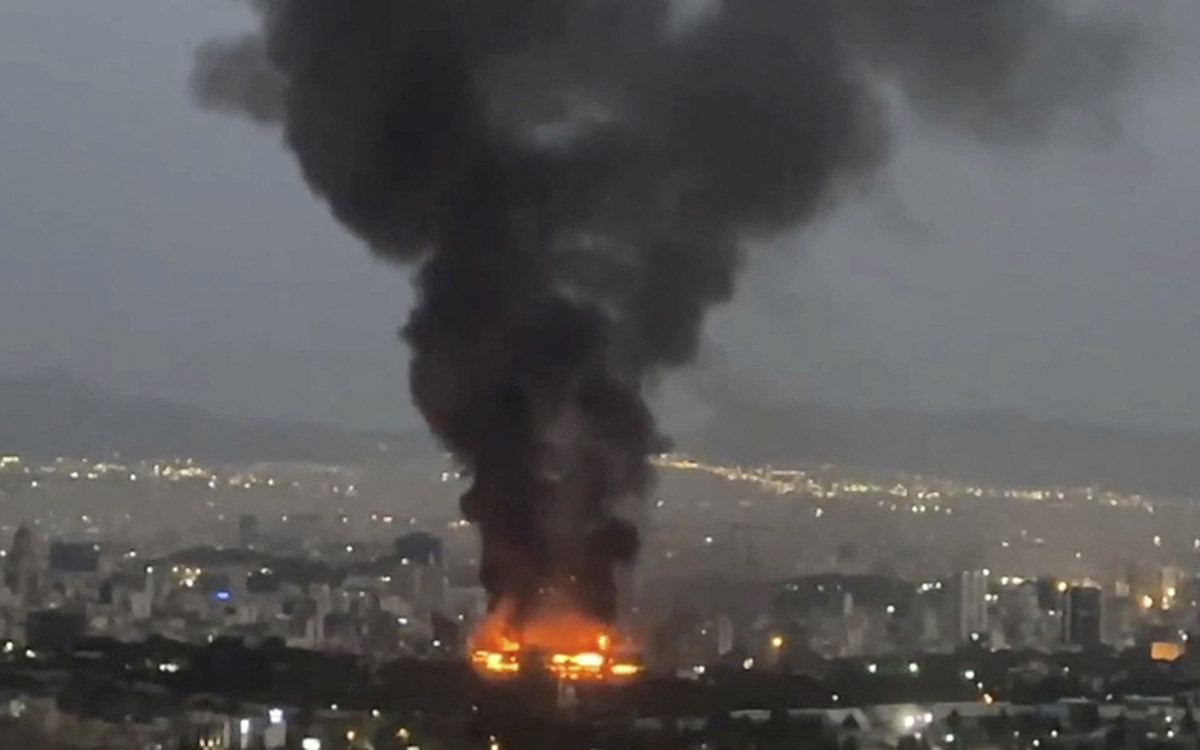 Israel confirma ataque a carretera de Fordó, prisión y universidad iraníes: '¡Viva la libertad, carajo!'