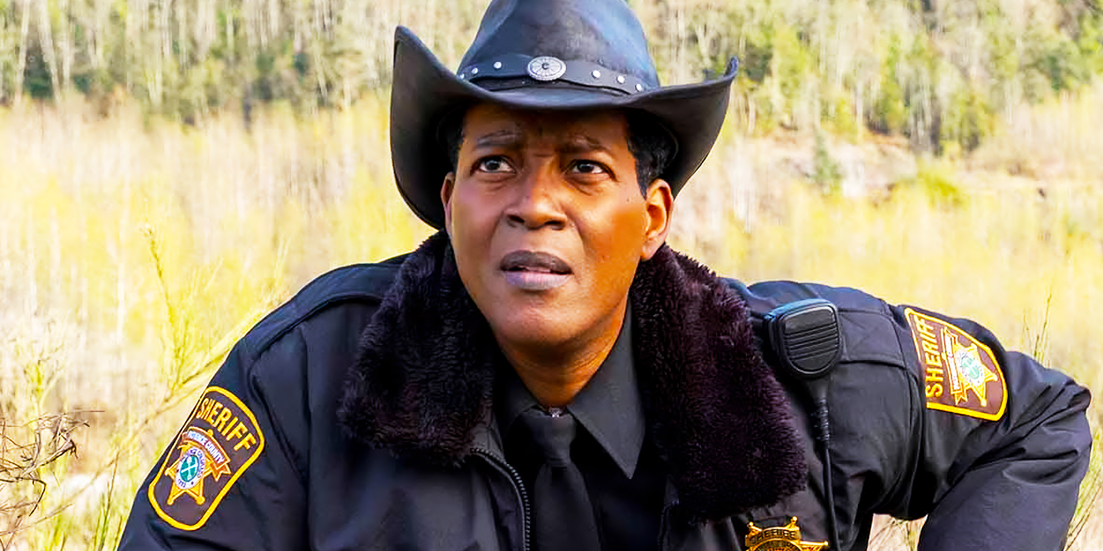 La temporada 4 residente alienígena finalmente admite el mayor defecto del sheriff Mike mientras establece un cambio de historia importante tan esperado