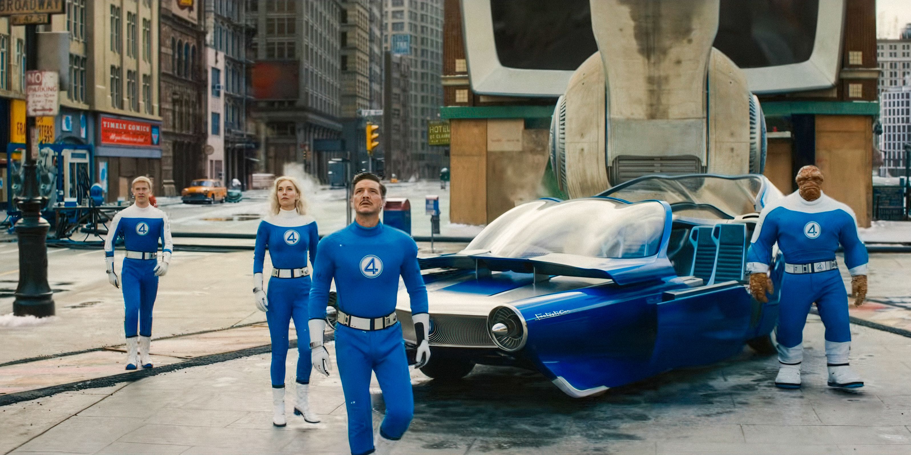 Los cuatro fantásticos miran hacia arriba, asombrados en los cuatro fantásticos: los primeros pasos