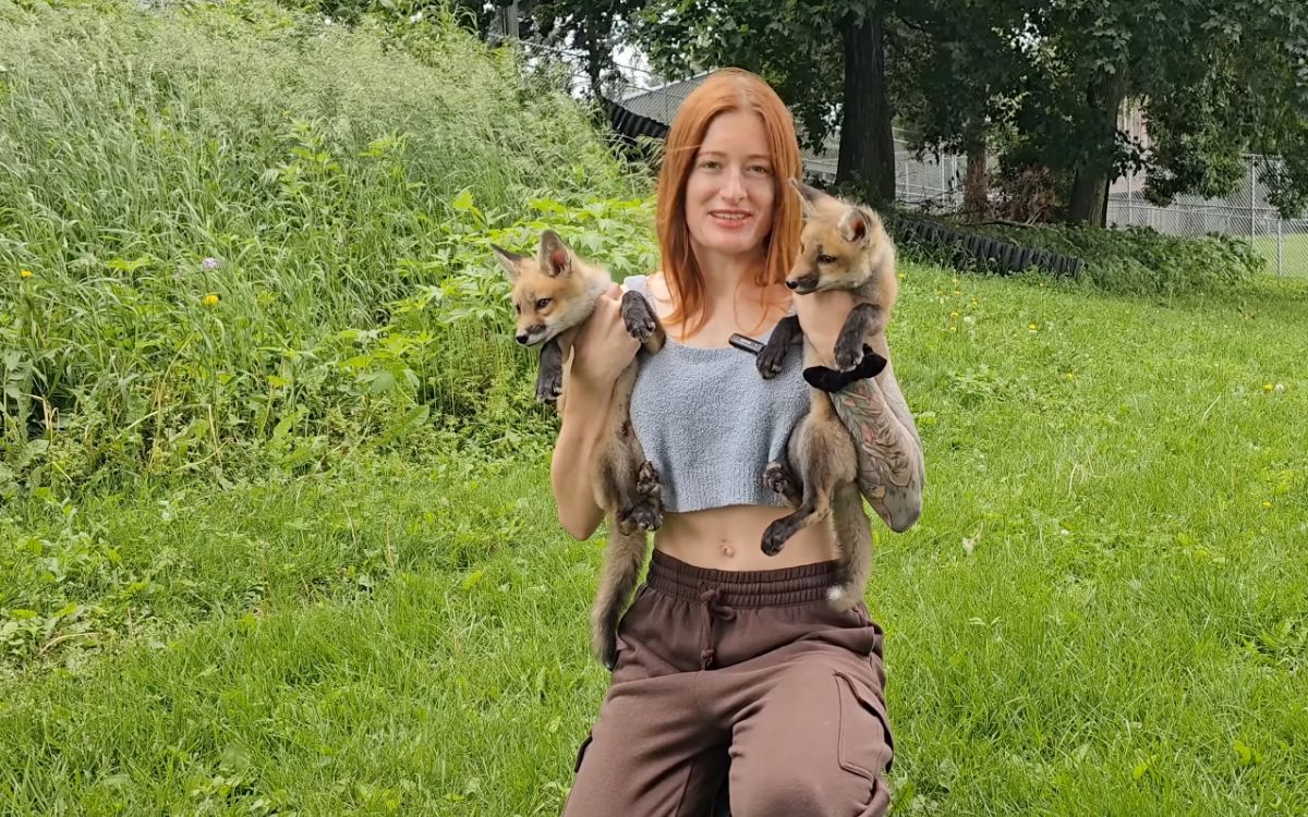 Mikayla Raines, youtuber rescatista de zorros, fallece por suicidio tras sufrir acoso en línea