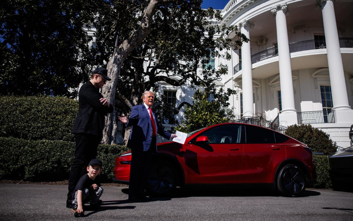 Trump planea vender el Tesla que compró a Musk, según la Casa Blanca