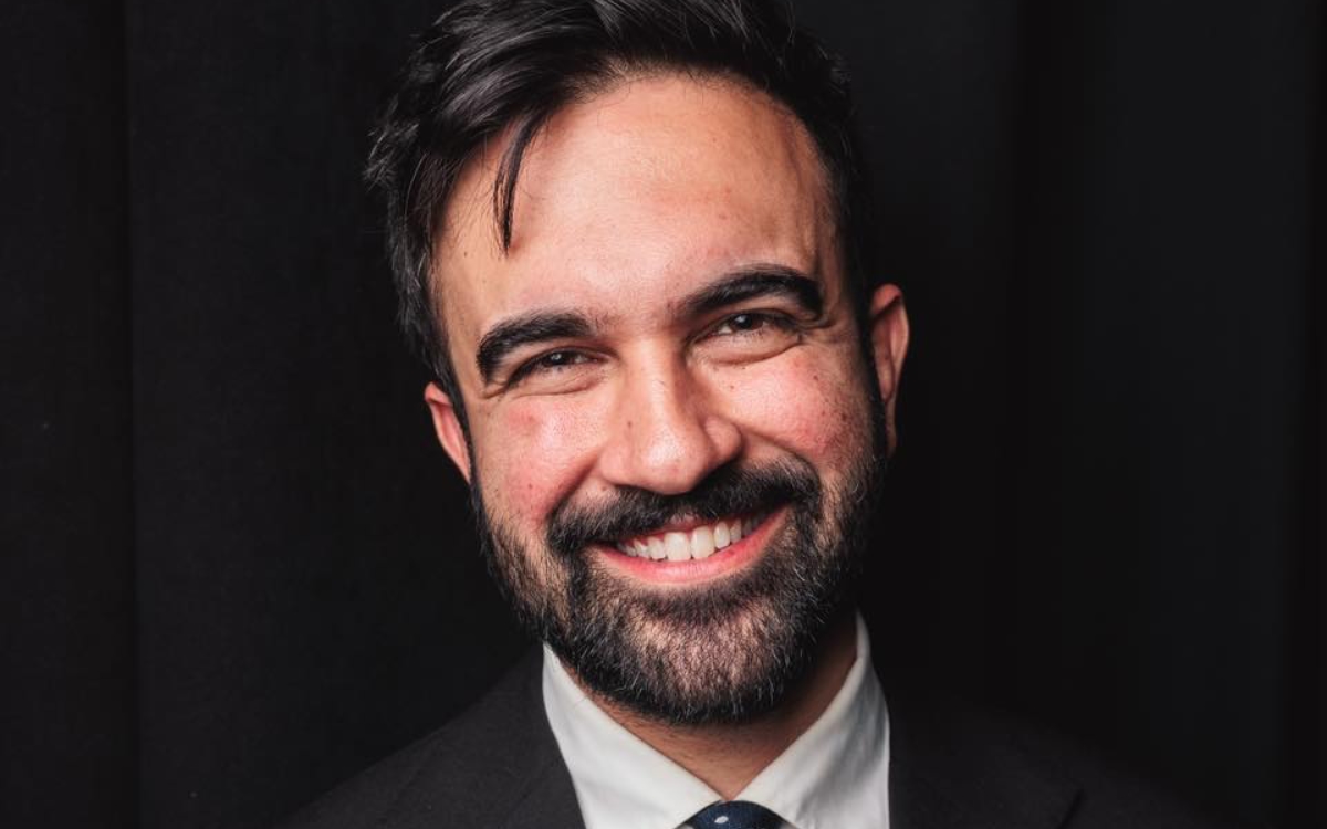 ¿Quién es Zohran Mamdani, socialista, musulmán y demócrata que busca ser el alcalde de Nueva York?