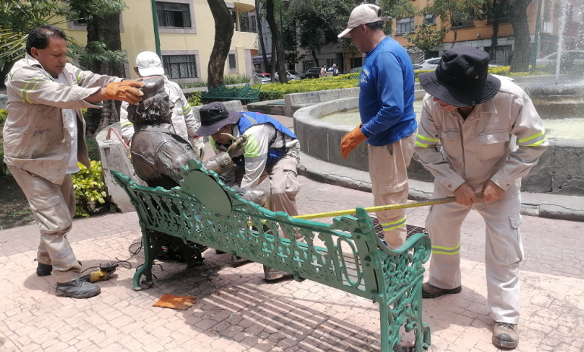'Para todos los comunistas, coleccionistas de dictadores': Rojo de la Vega propone subastar estatua del 'Che' y Fidel