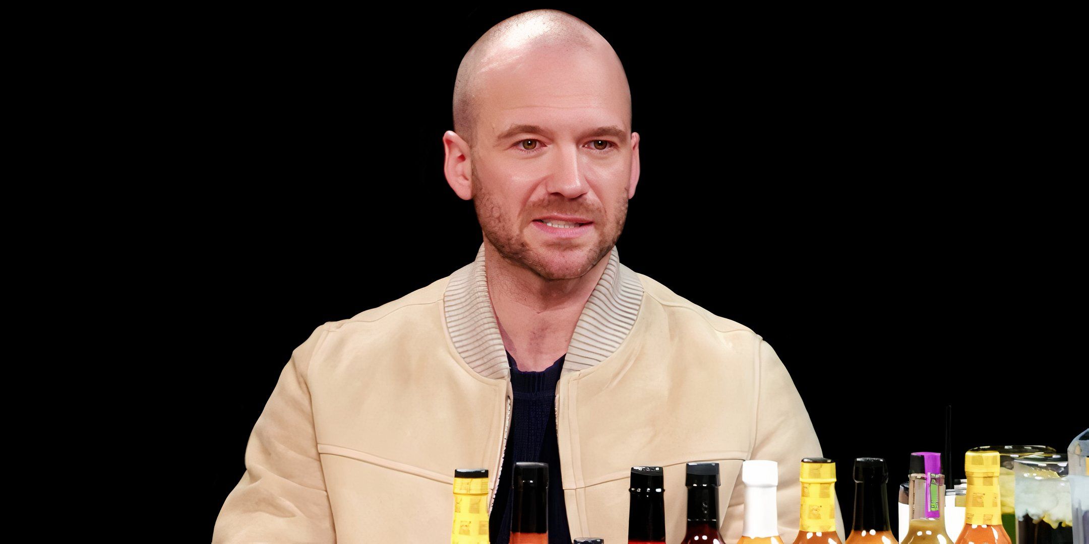 Sean Evans aborda la teoría de larga data, las calientes ofrecen a algunas celebridades menos alas calientes