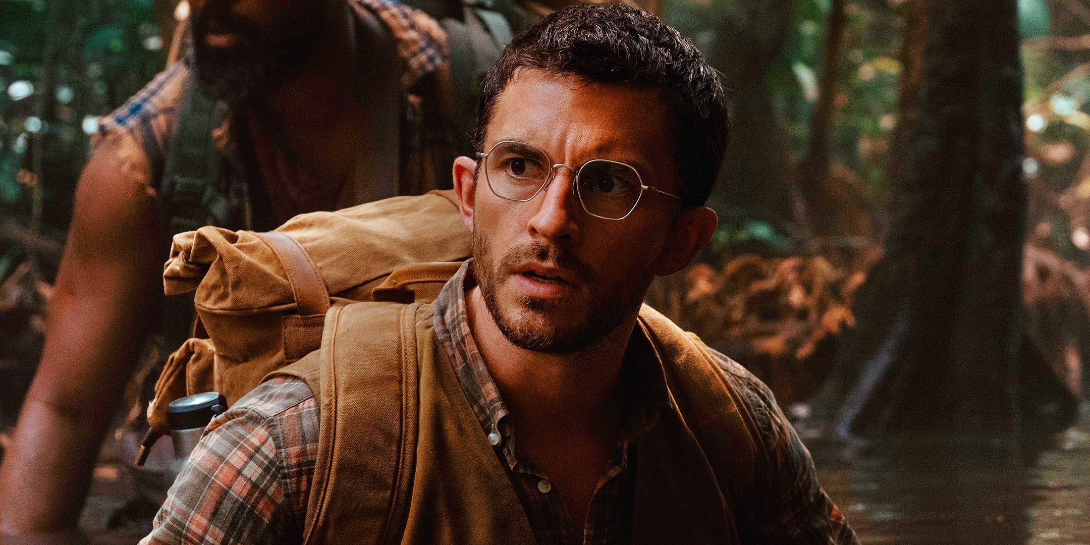Jonathan Bailey como Dr. Henry Loomis del Jurassic World Rebirth