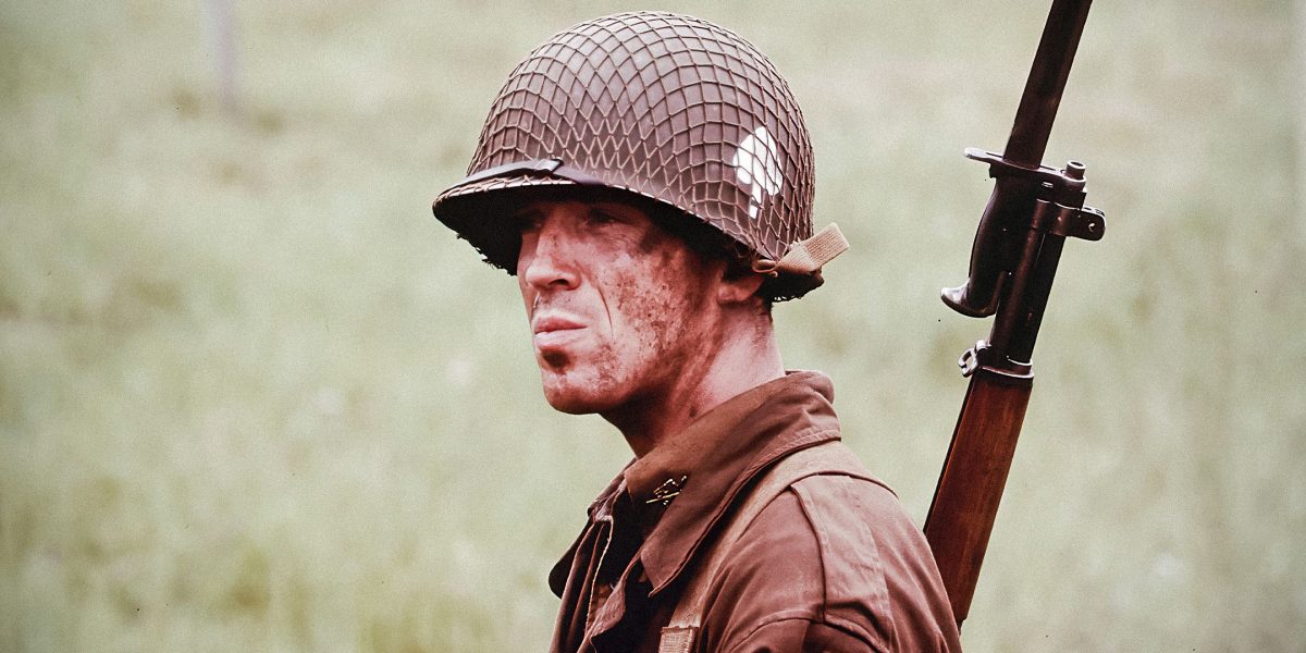 Band of Brothers obtuvo su estatus de obra maestra al superar muchas películas de guerra de una manera enorme