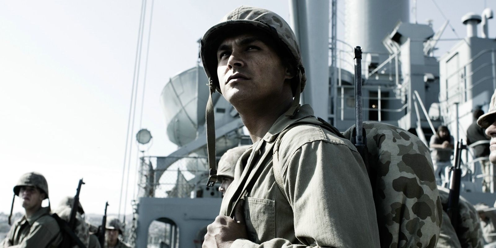 Las batallas de la Segunda Guerra Mundial en la bomba de taquilla de $ 96 millones de Clint Eastwood “transmiten con precisión el alcance de la lucha salvaje”, dice el líder del Cuerpo de Marines