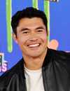 Tiro en la cabeza de Henry Golding