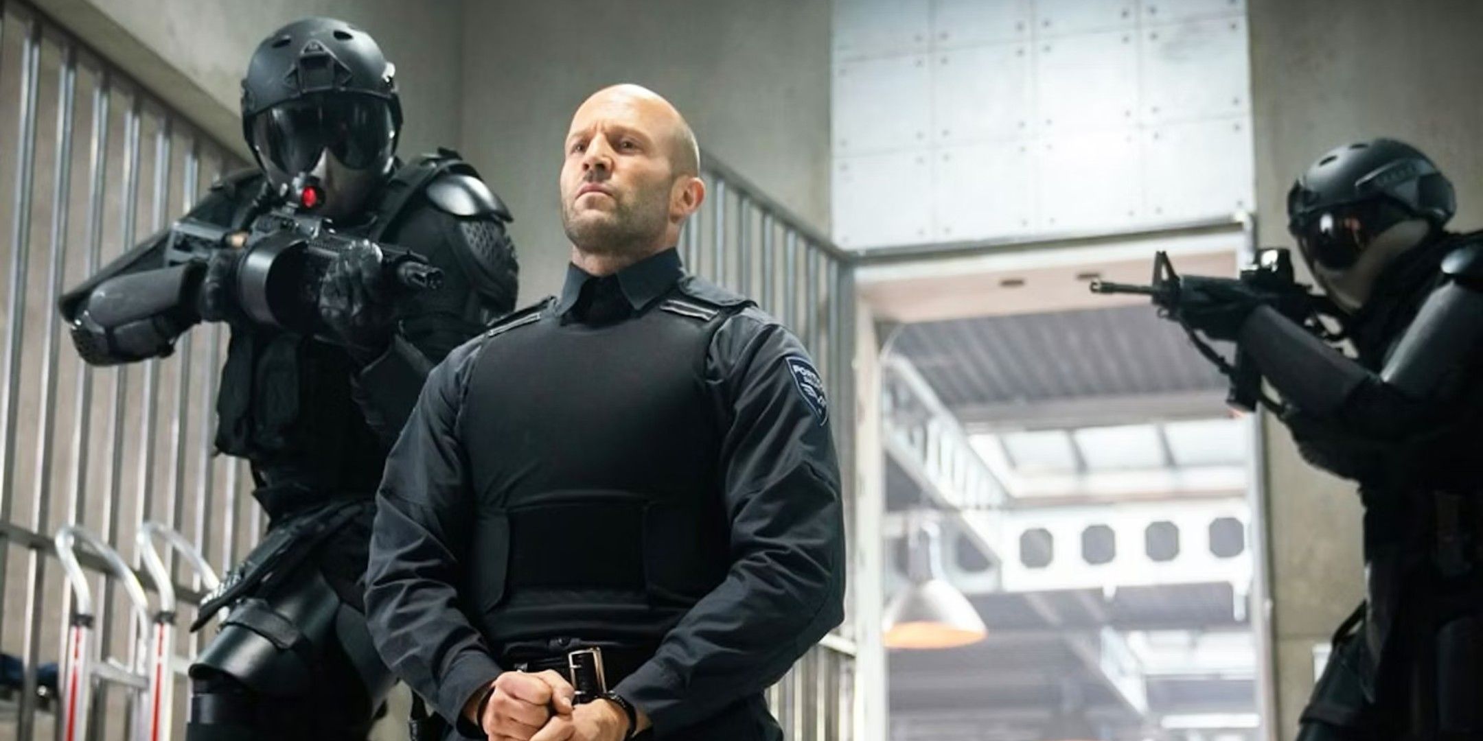 La nueva versión de $ 104 millones de Jason Statham & Guy Ritchie ahora es un éxito en Hulu, a pesar de las críticas mixtas