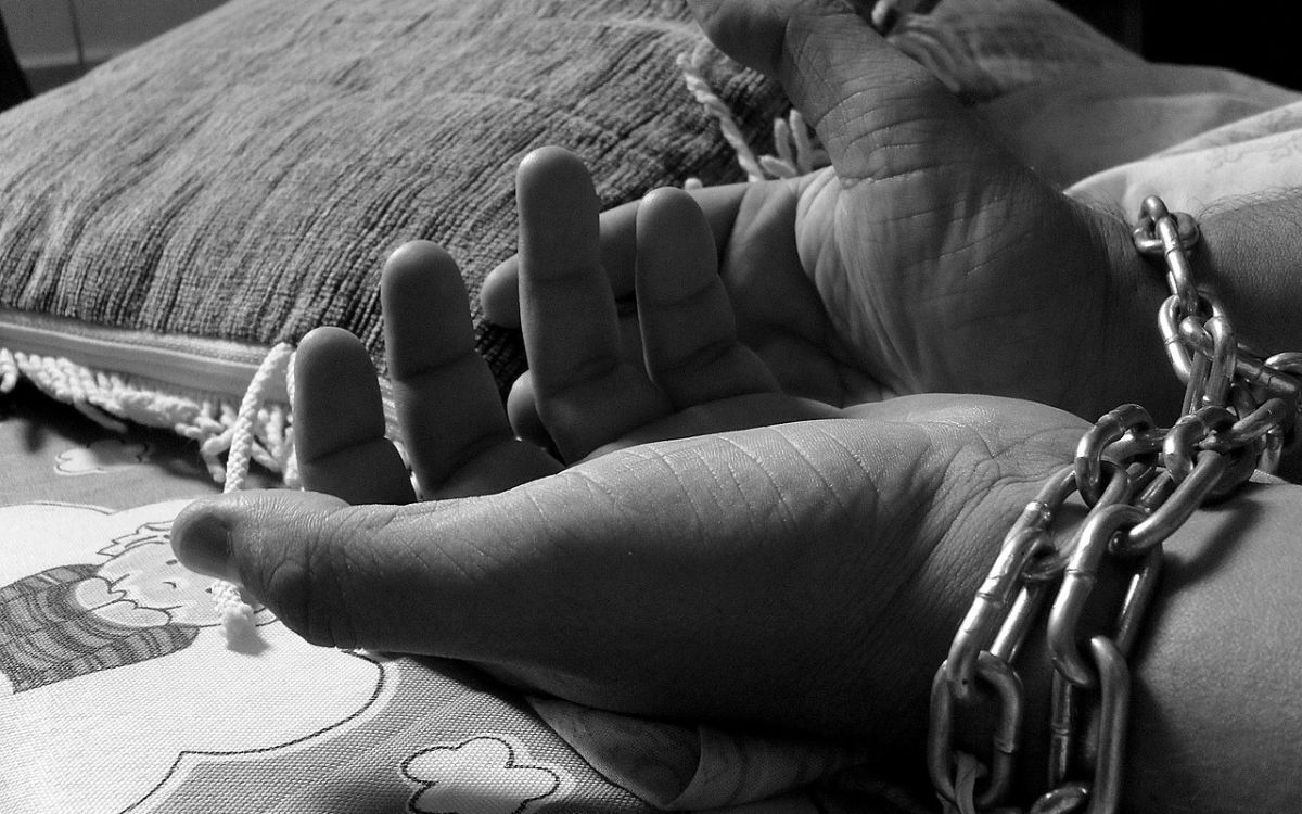 Capturan a 12 por red de trata que esclavizaba mujeres en Europa