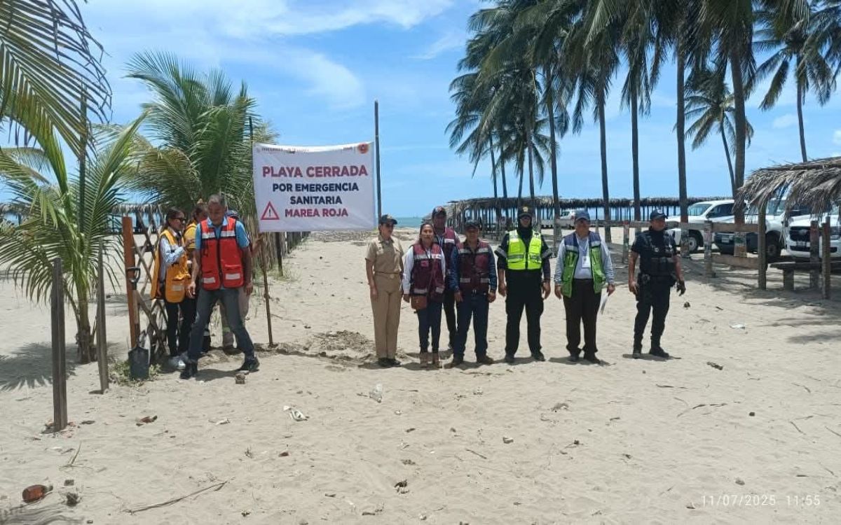 Cierran playas y alertan a vacacionistas en Tabasco por presencia de 'marea roja'