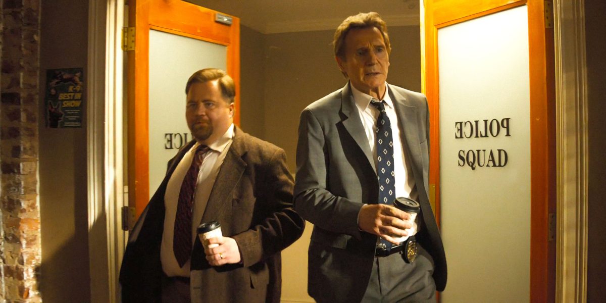 Cómo el arma desnuda es una sátira policial para "ambos lados del pasillo" revelada por los escritores