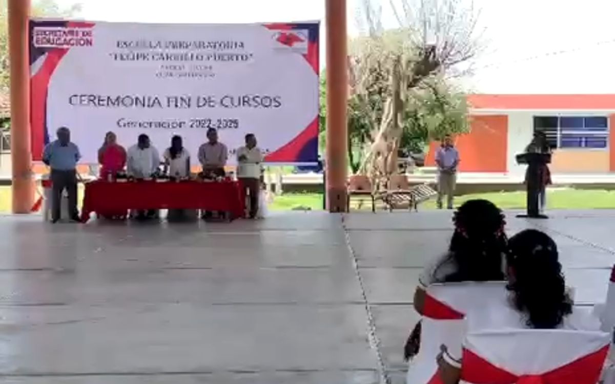 Estudiante denuncia acoso durante su graduación en preparatoria de Chiapas