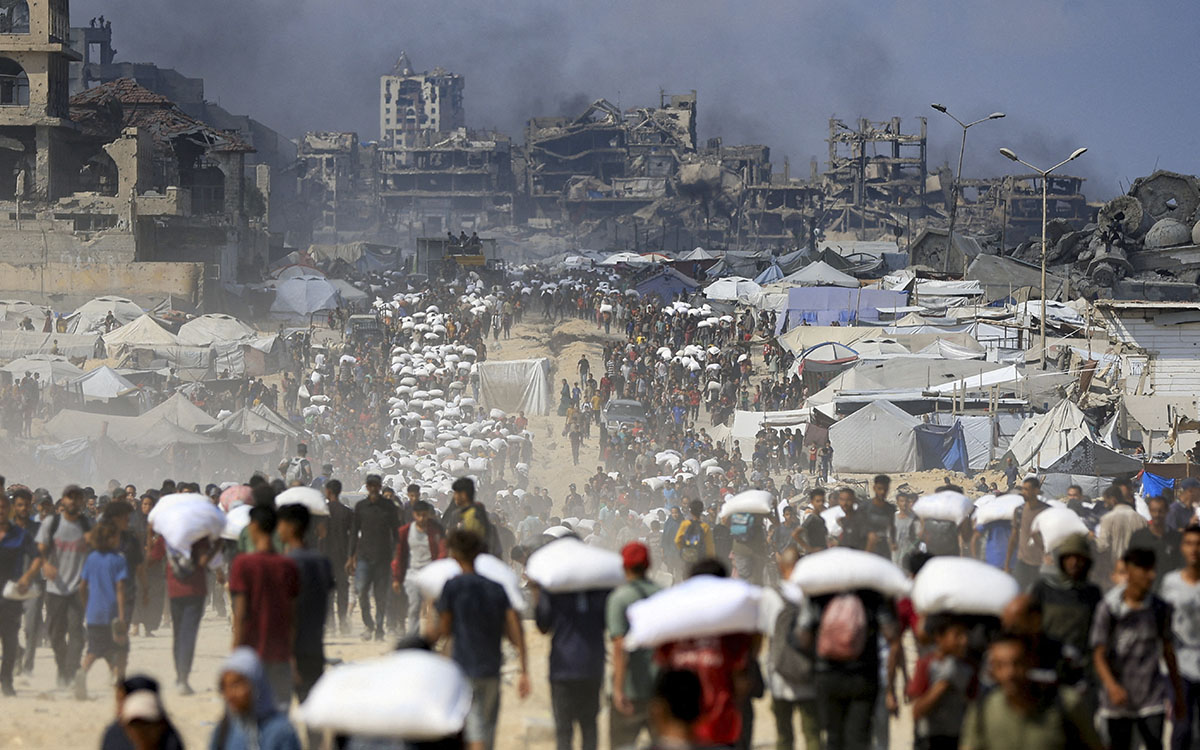 Netanyahu rechaza acusaciones de hambruna en Gaza; Hamás denuncia 'farsa' en el reparto de ayuda