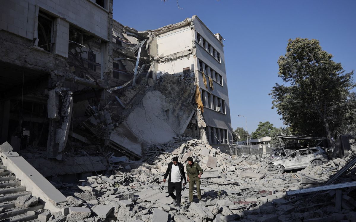 Israel ataca Damasco mientras prosiguen los combates en el sur de Siria