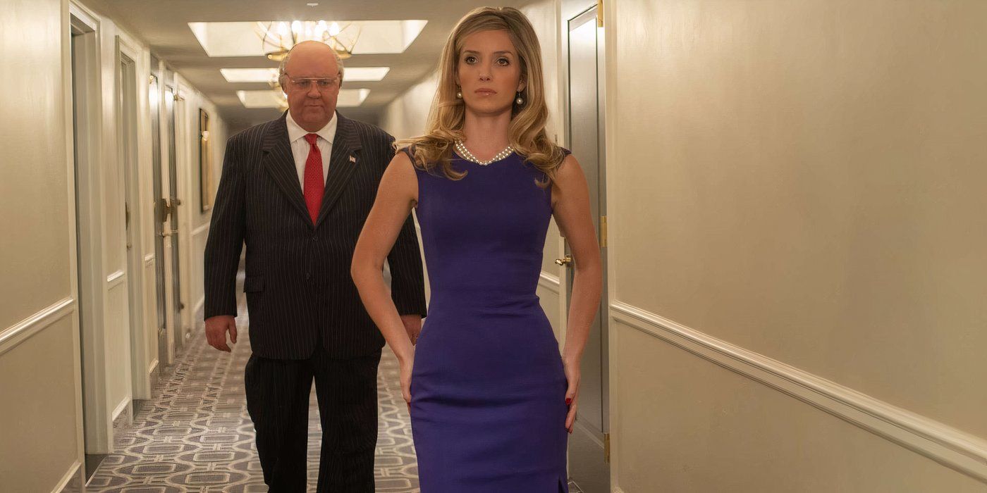 Annabelle Wallis y Russell Crowe caminando juntos en Hotel Hall con la voz más fuerte
