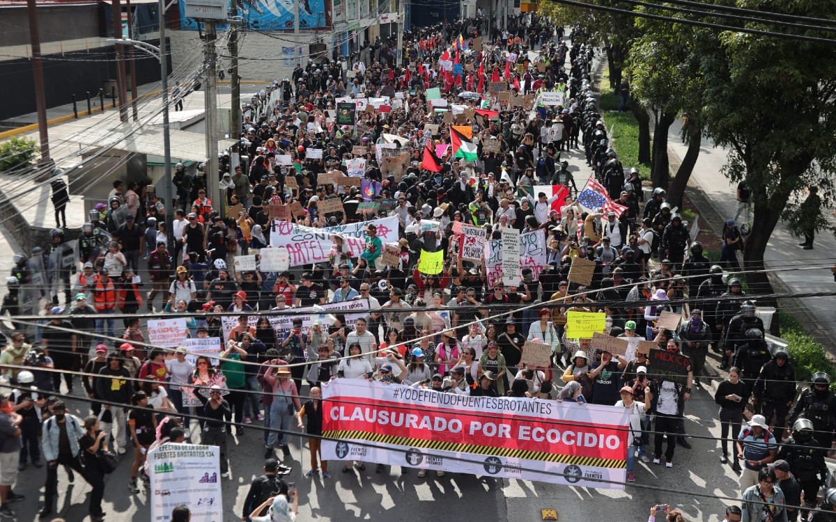 Marcha contra la gentrificación avanza entre masiva presencia policial