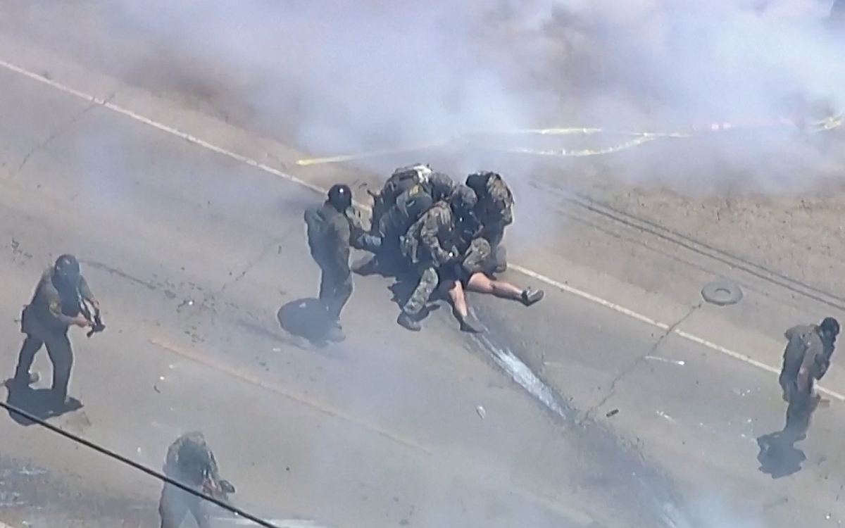 Muere trabajador tras caer de techo durante redada en granja de cannabis en California