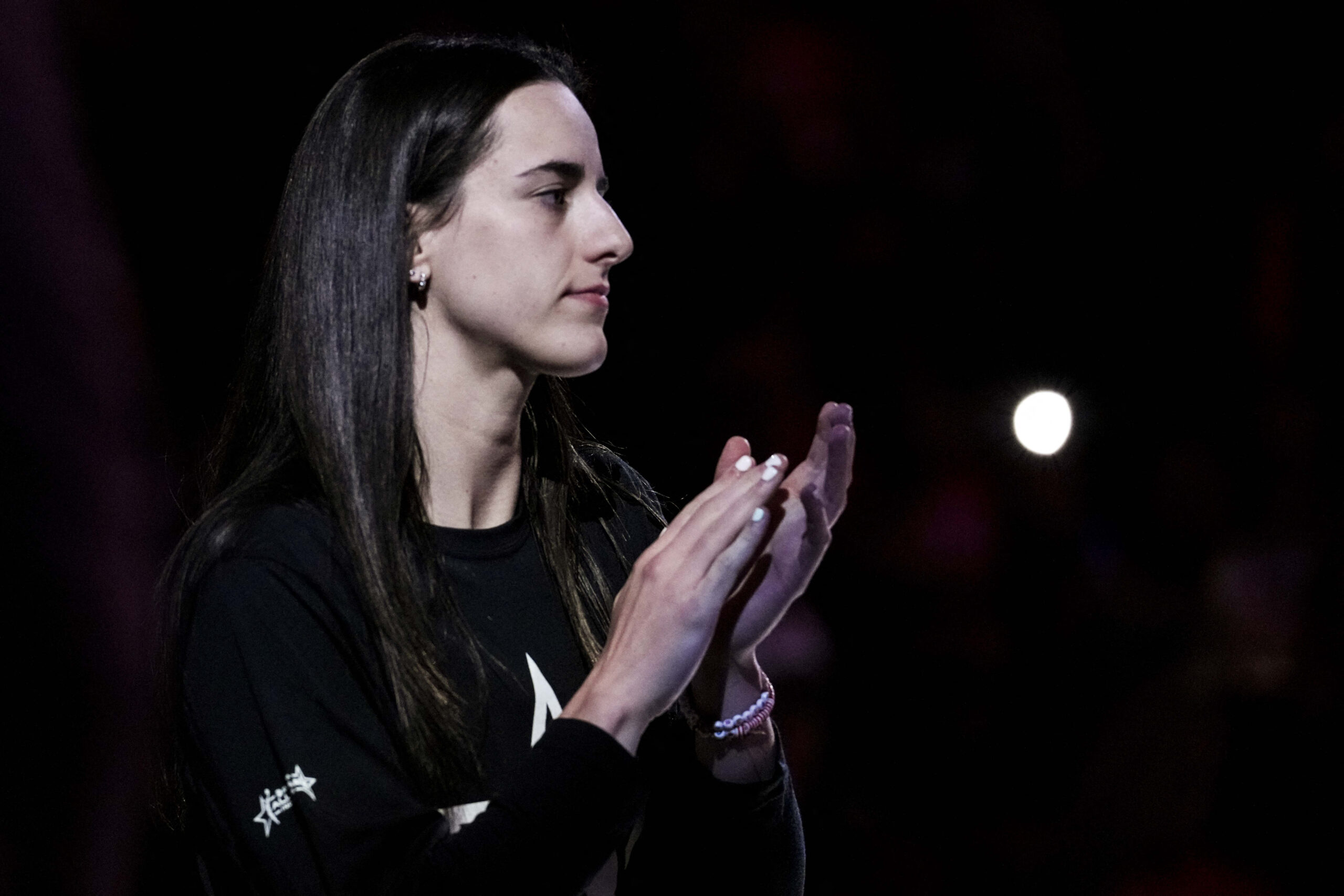 Sentenciado acosador de Caitlin Clark, estrella del Fever de Indiana