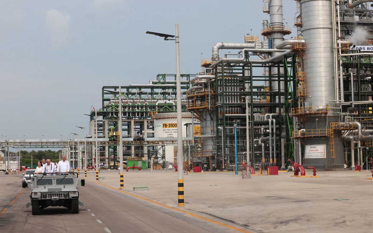 Sheinbaum: paro de labores en Dos Bocas, por contaminación de petróleo con sal